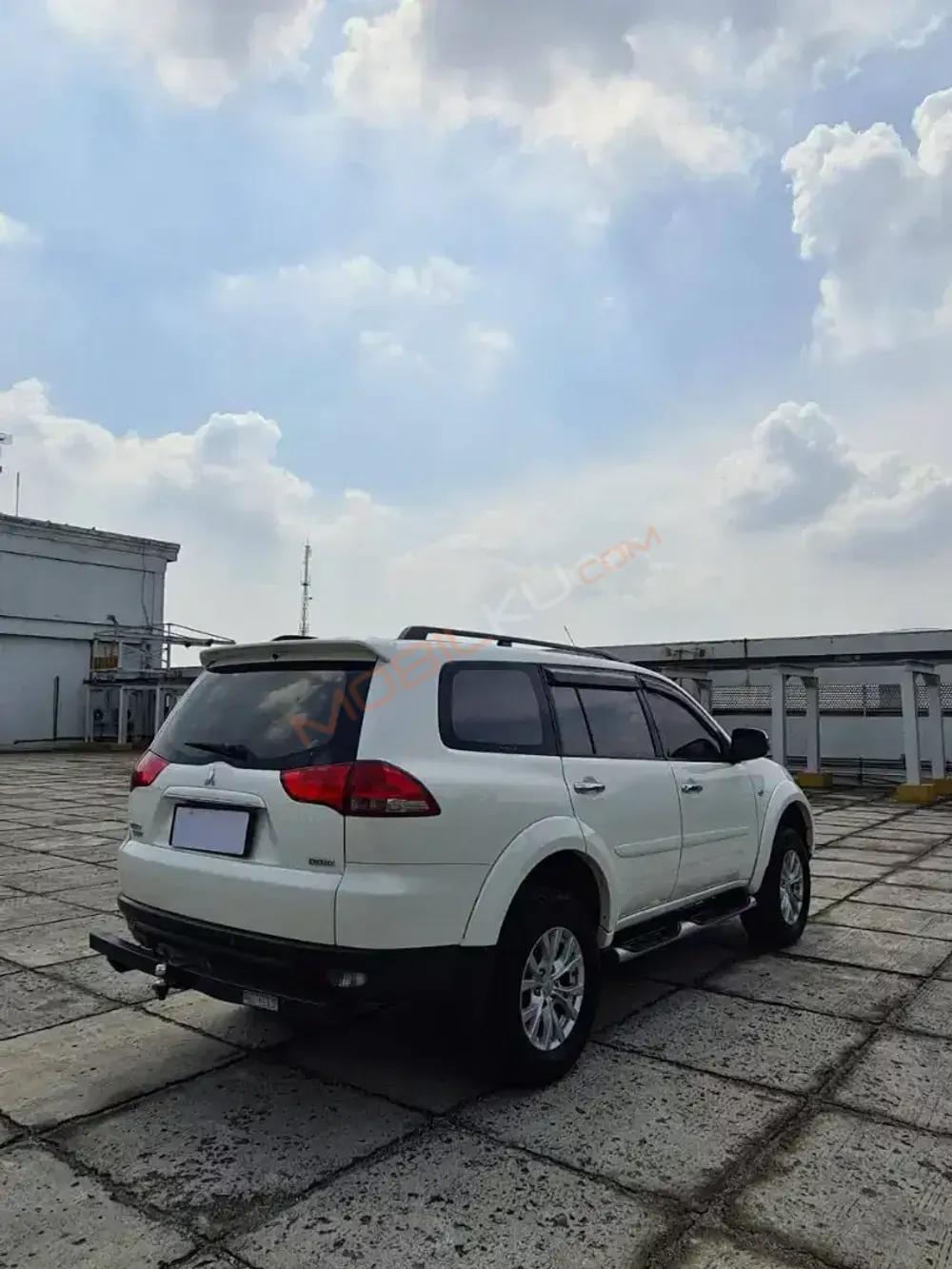 Mobil Mitsubishi Pajero Sport 2013