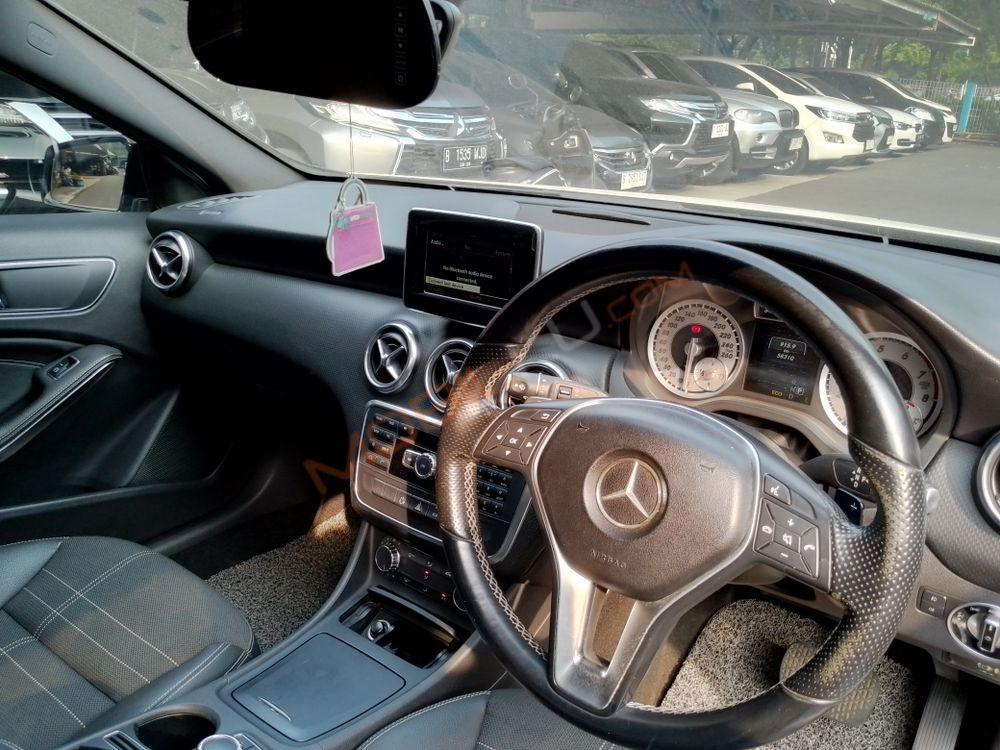 Mobil Mercedes-Benz A-Class 2013
