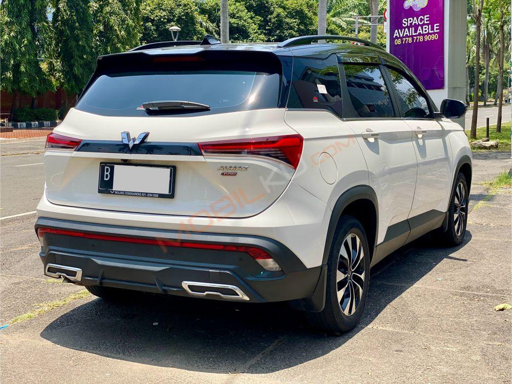 Mobil Wuling Almaz 2022