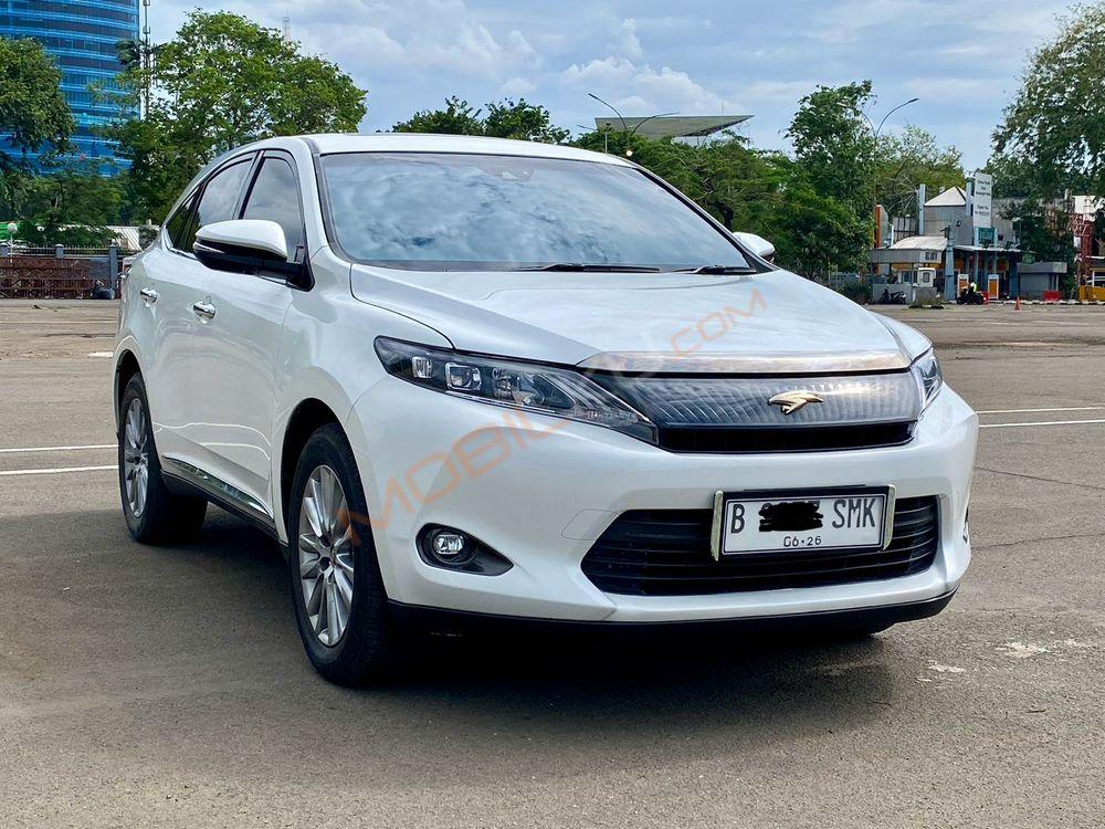 Mobil Toyota Harrier 2015