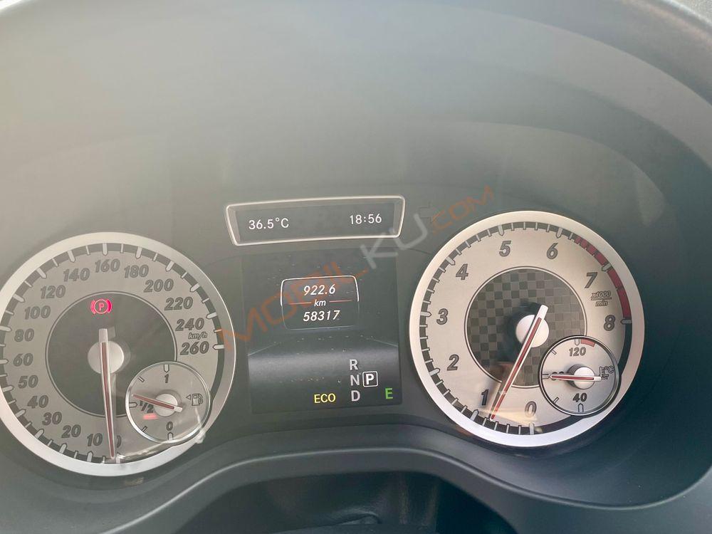 Mobil Mercedes-Benz A-Class 2013