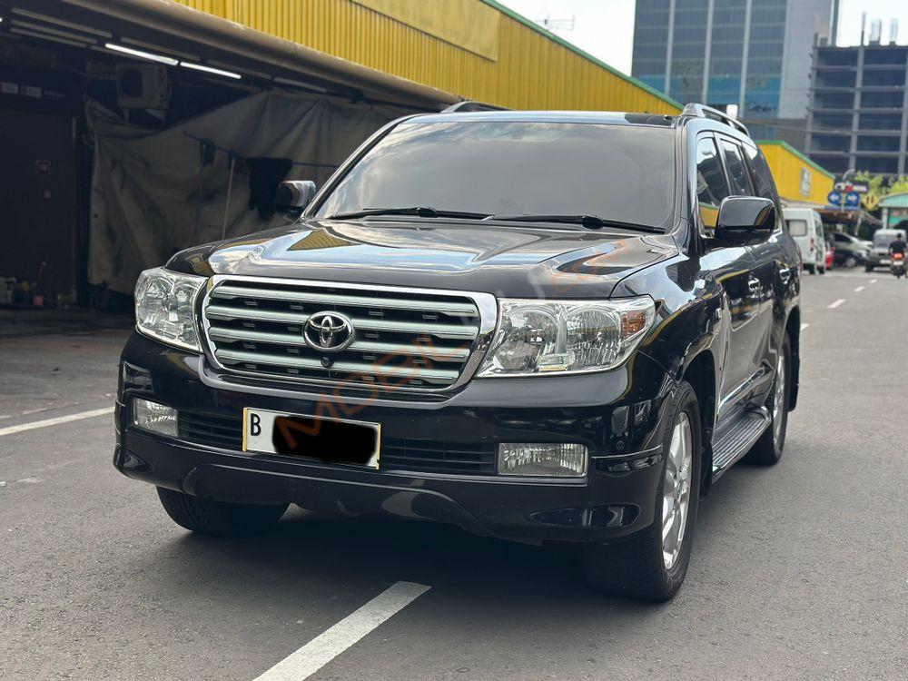 Mobil Toyota Land Cruiser 2010