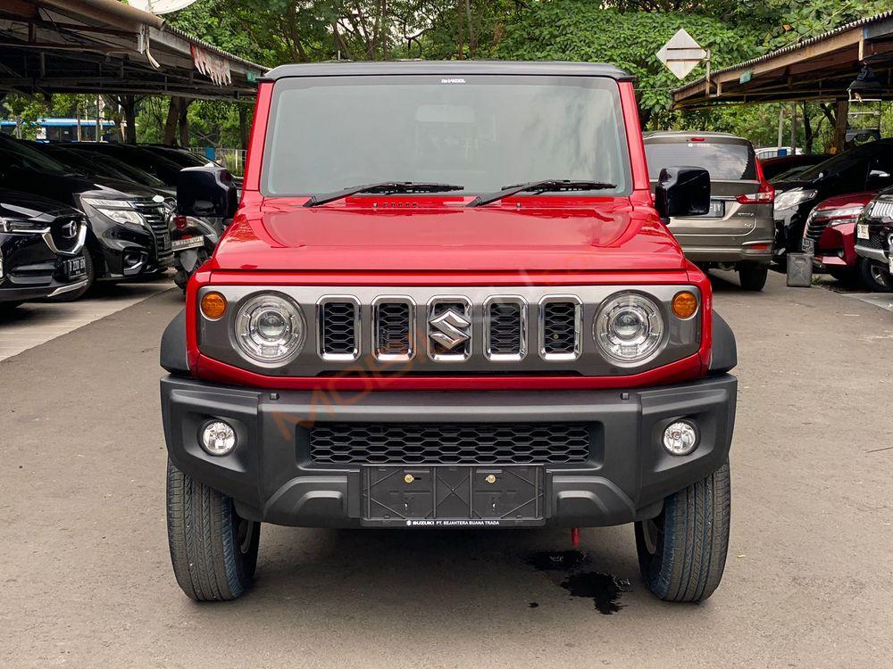 Mobil Suzuki Jimny 2023
