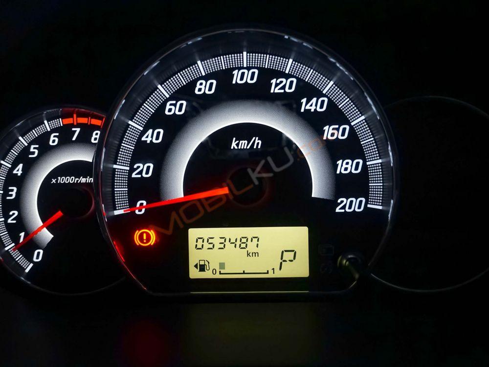 Mobil Mitsubishi Mirage 2016