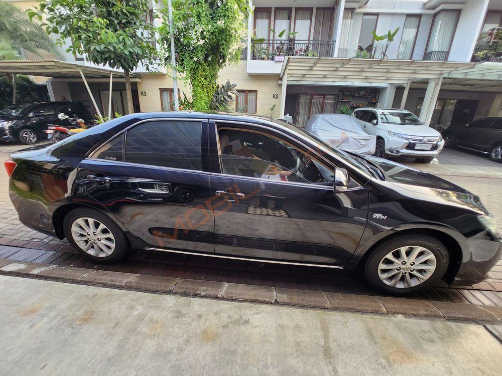 Mobil Toyota Camry 2013