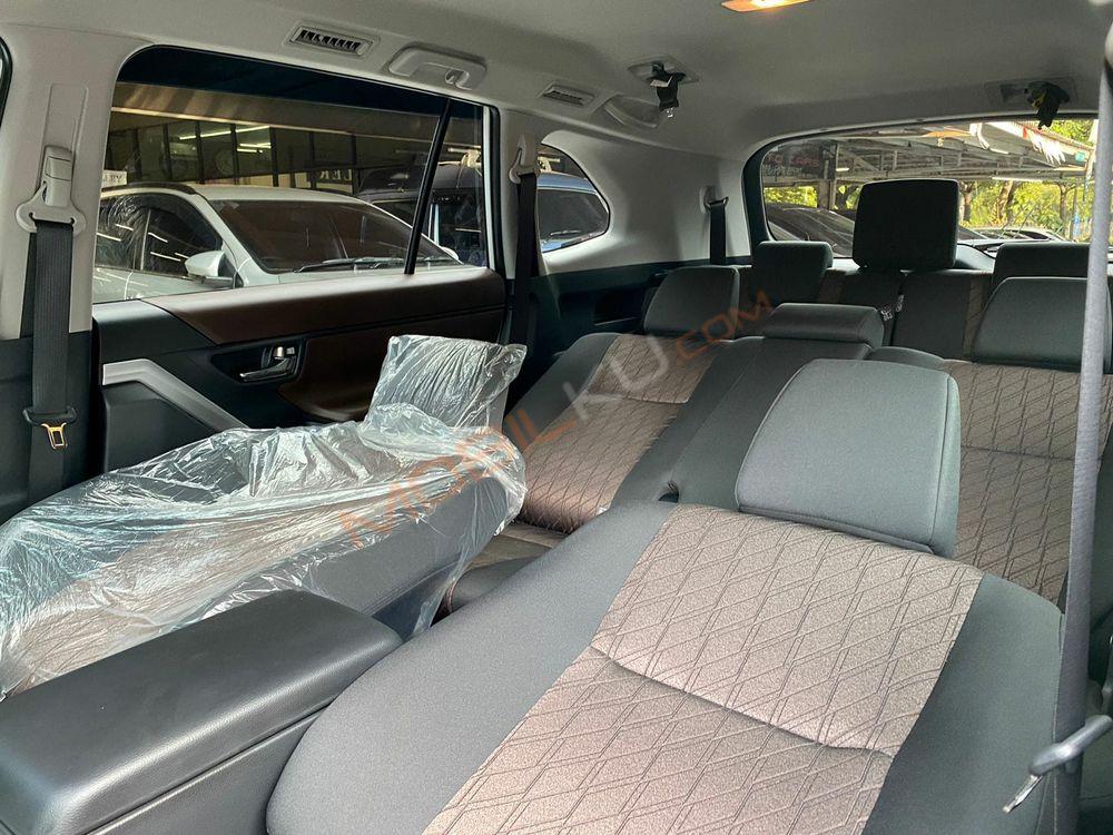 Mobil Toyota Kijang Innova 2023