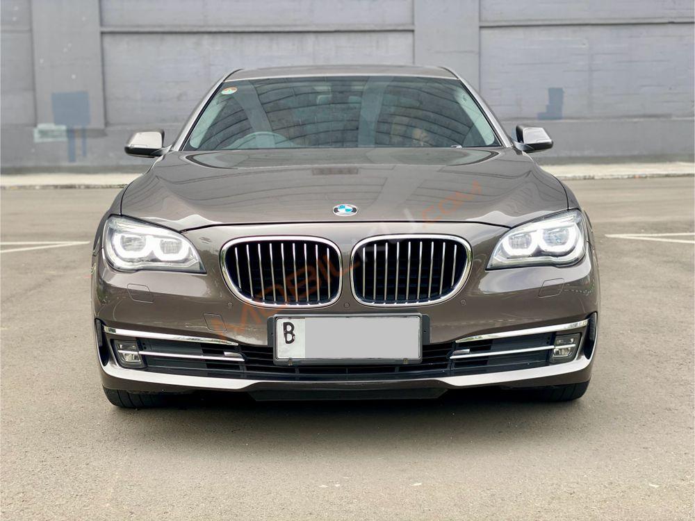 Mobil BMW 7 Series 2013