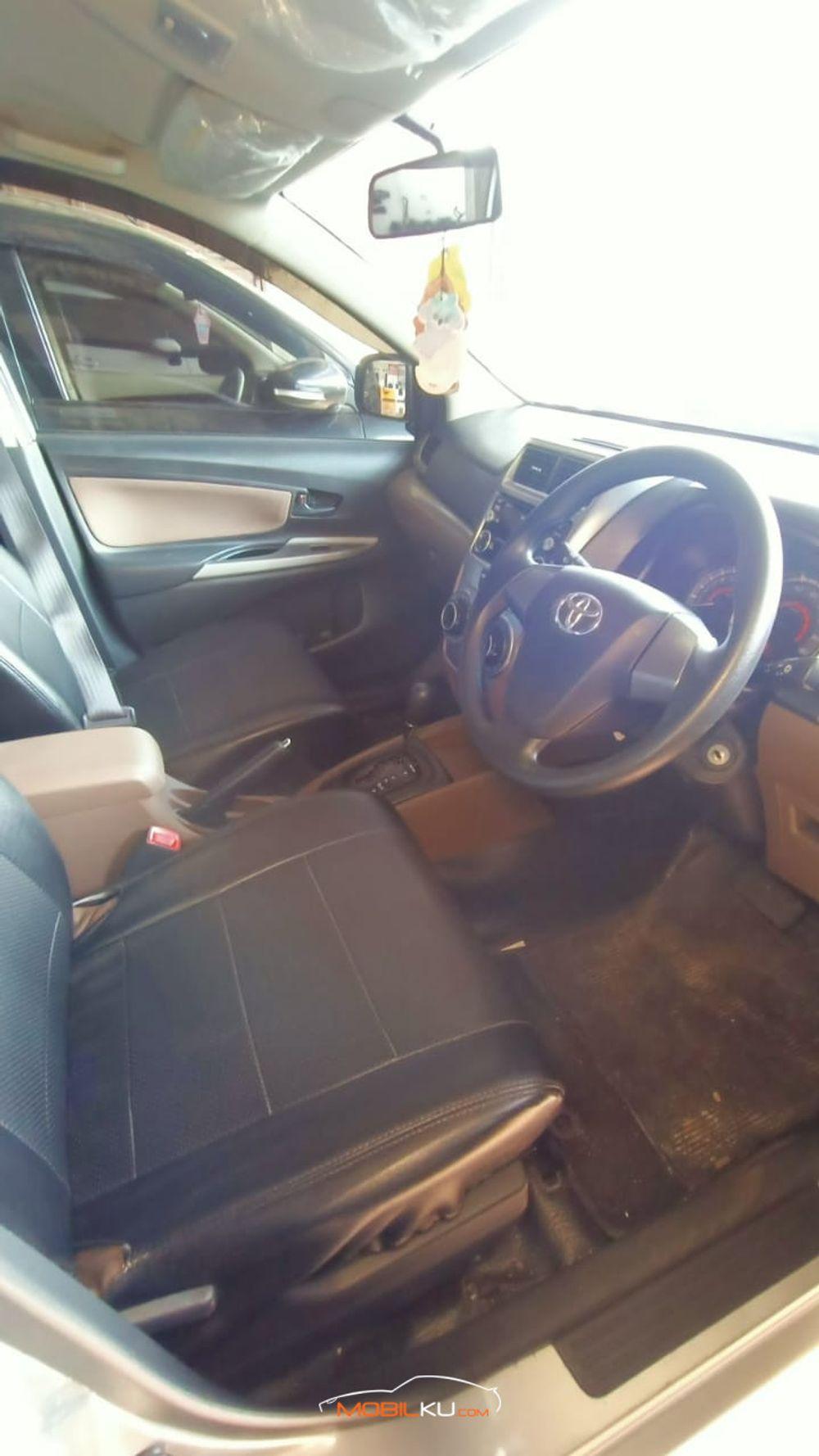 Mobil Toyota Avanza 2016