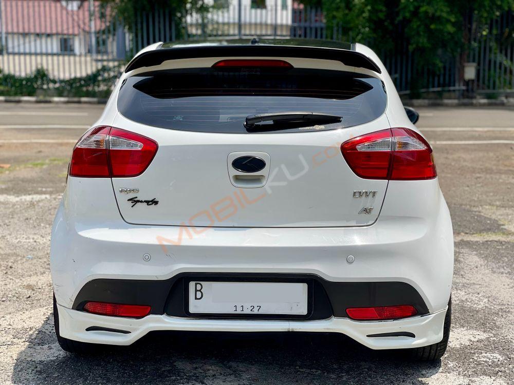 Mobil Kia Rio 2014