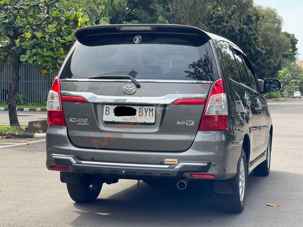 Mobil Toyota Kijang Innova 2014