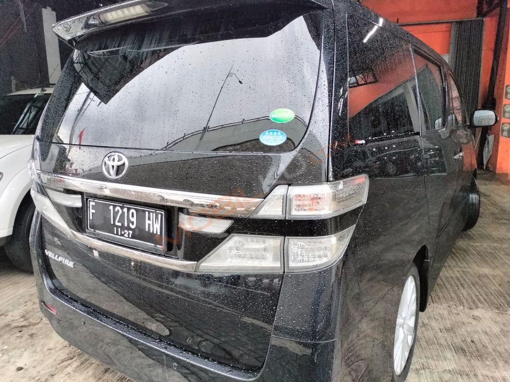 Mobil Toyota Vellfire 2012
