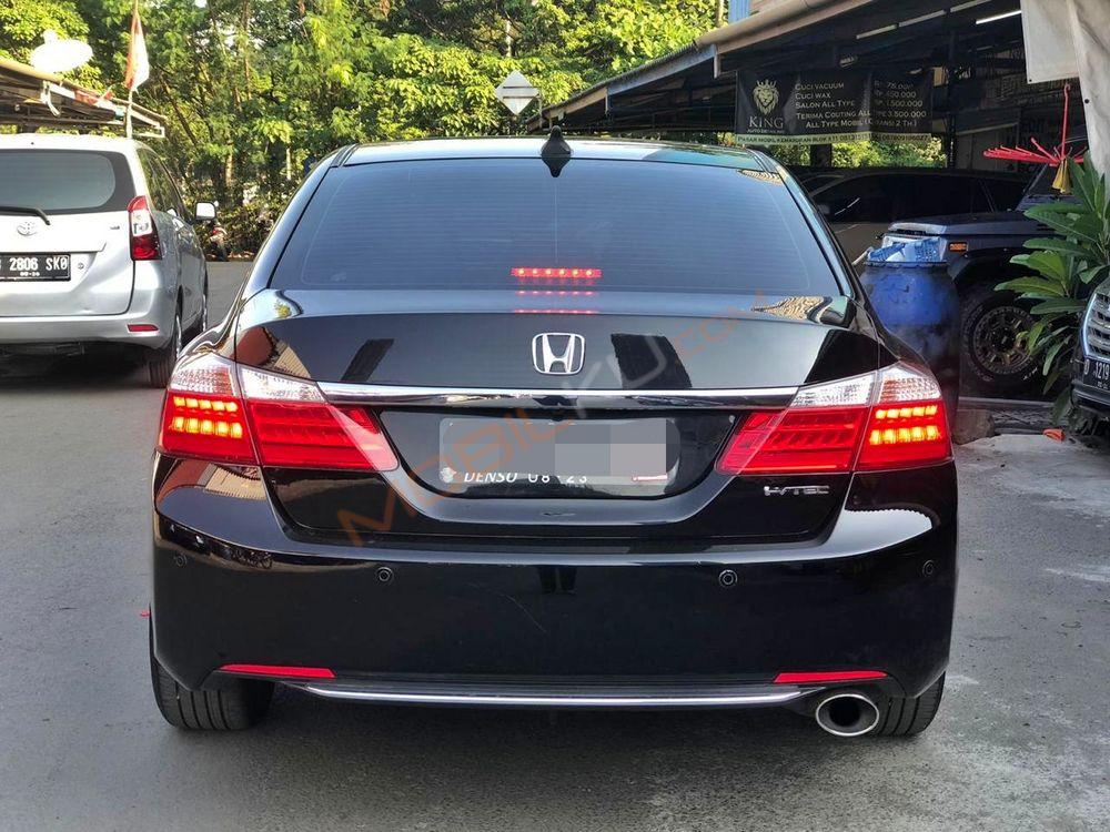 Mobil Honda Accord 2013
