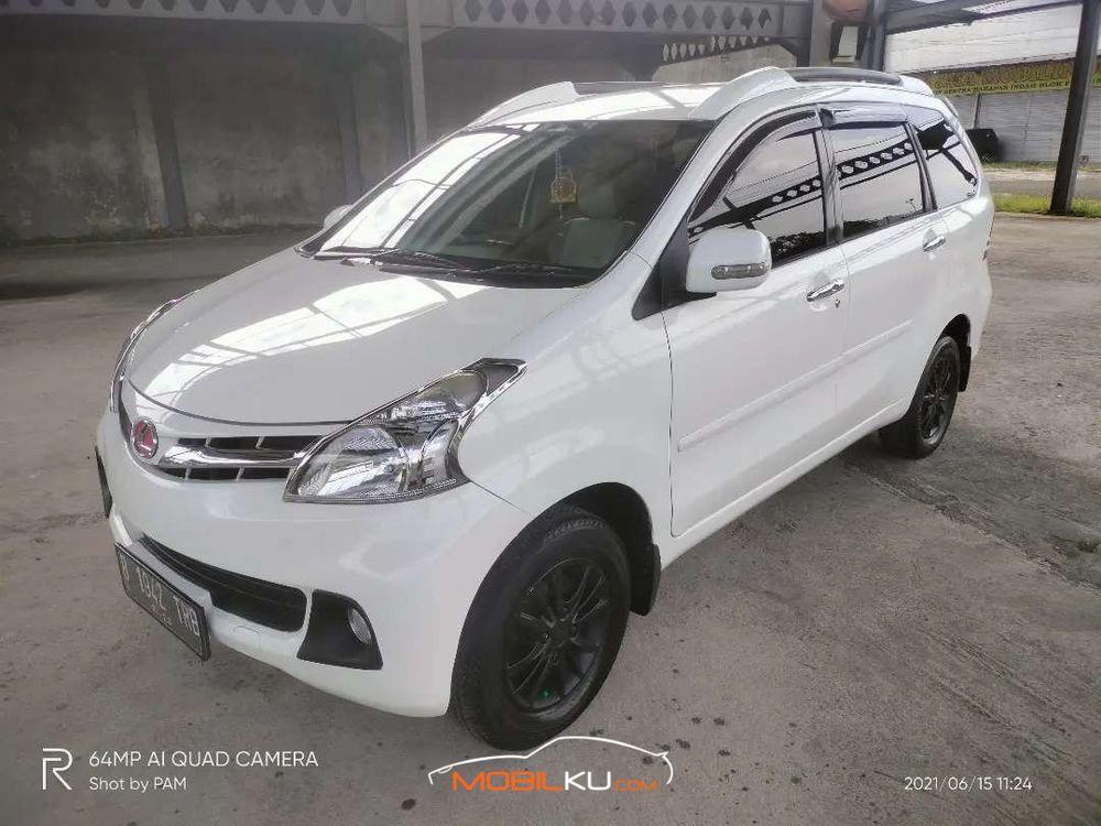Mobil Daihatsu Xenia 2013