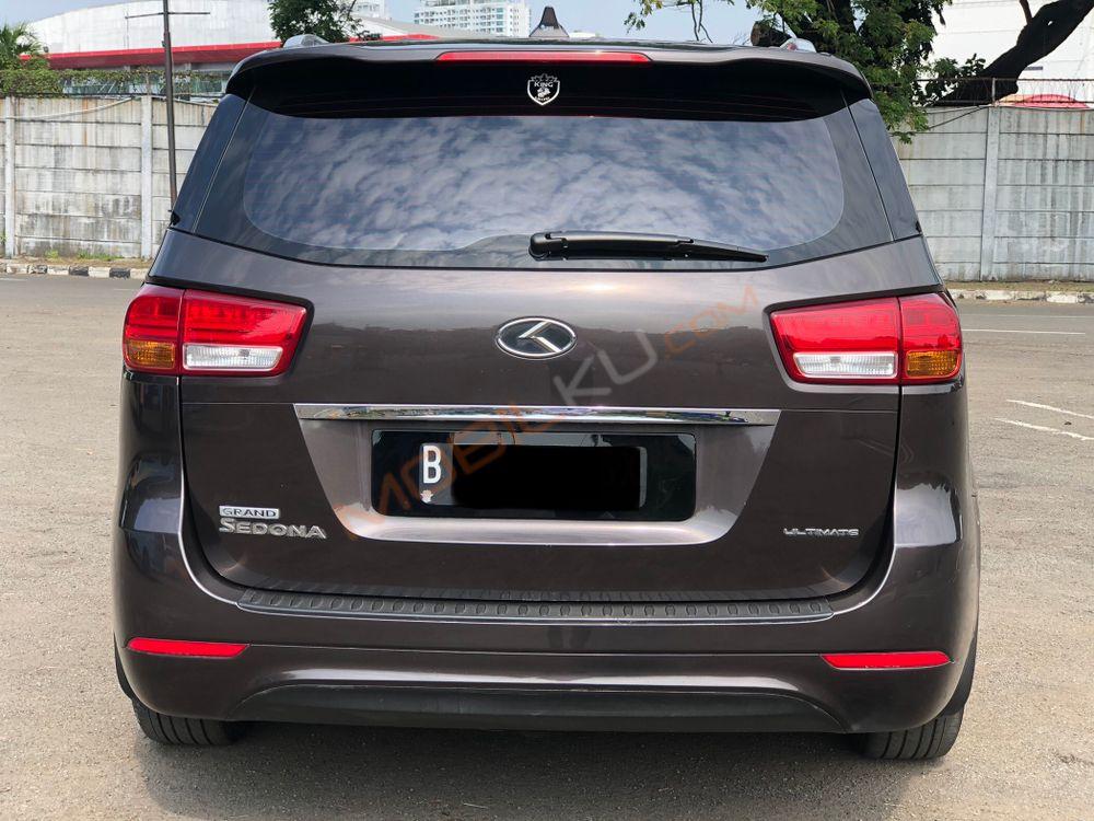 Mobil Kia Sedona 2017