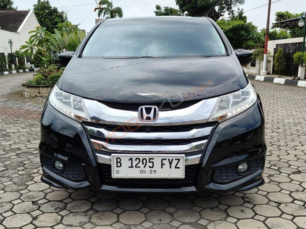 Mobil Honda Odyssey 2015
