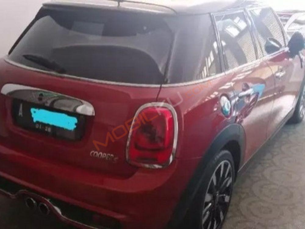 Mobil MINI 5-Door 2015