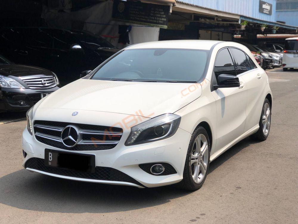 Mobil Mercedes-Benz A-Class 2013