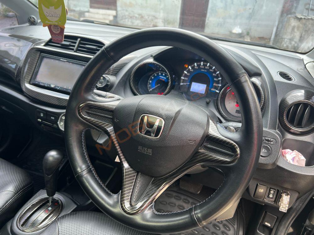 Mobil Honda Jazz 2010