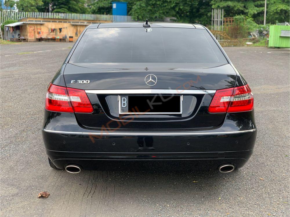 Mobil Mercedes-Benz E-Class 2011