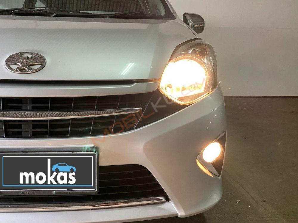Mobil Toyota Agya 2015