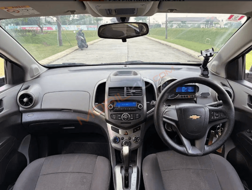 Mobil Chevrolet Aveo 2014