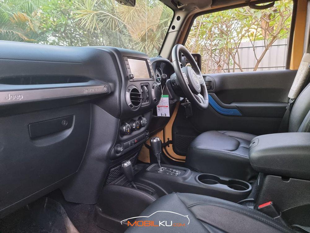 Mobil Jeep Wrangler 2014