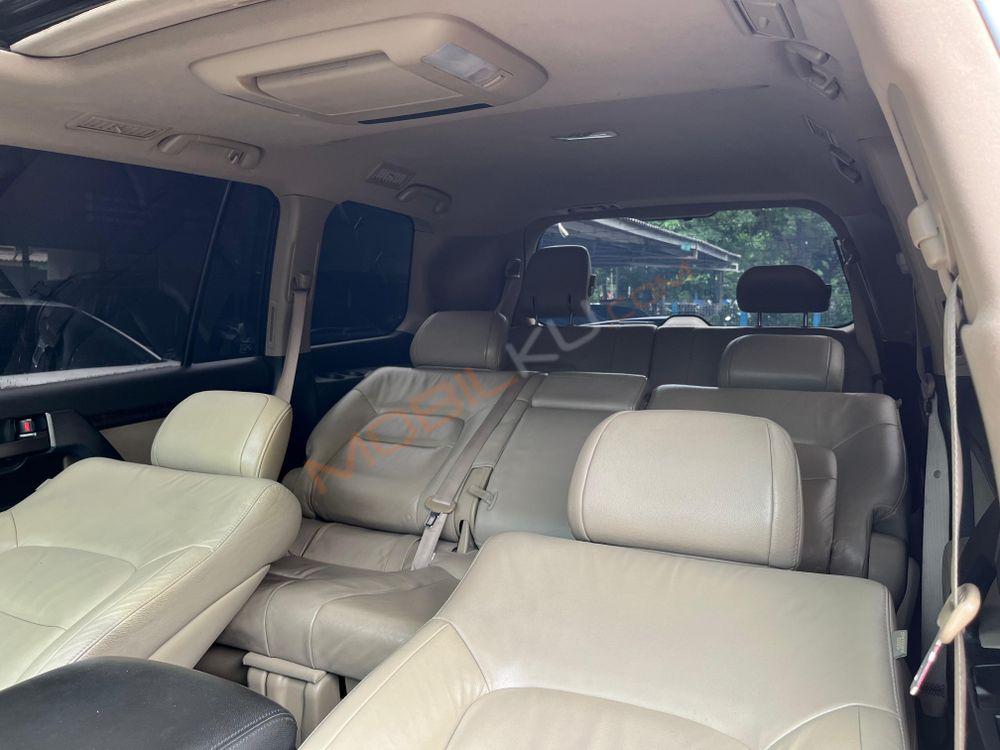 Mobil Toyota Land Cruiser 2010