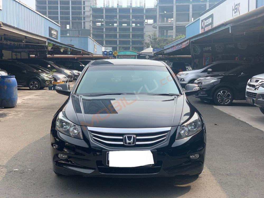 Mobil Honda Accord 2011