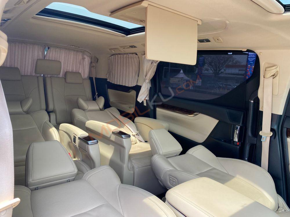 Mobil Toyota Alphard 2020