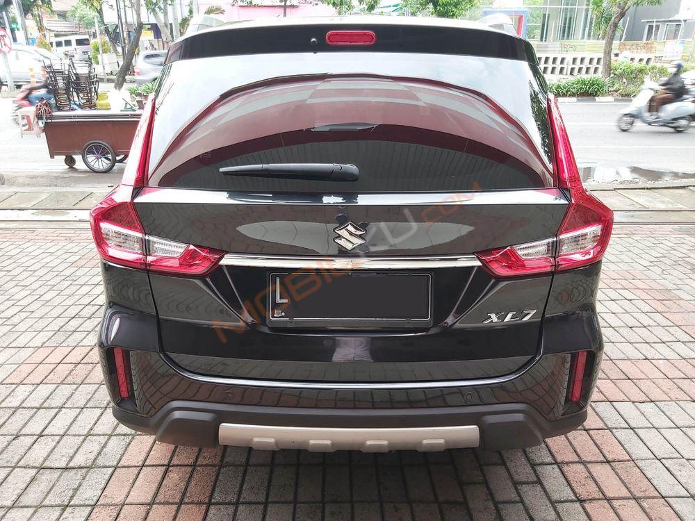 Mobil Suzuki XL7 2021