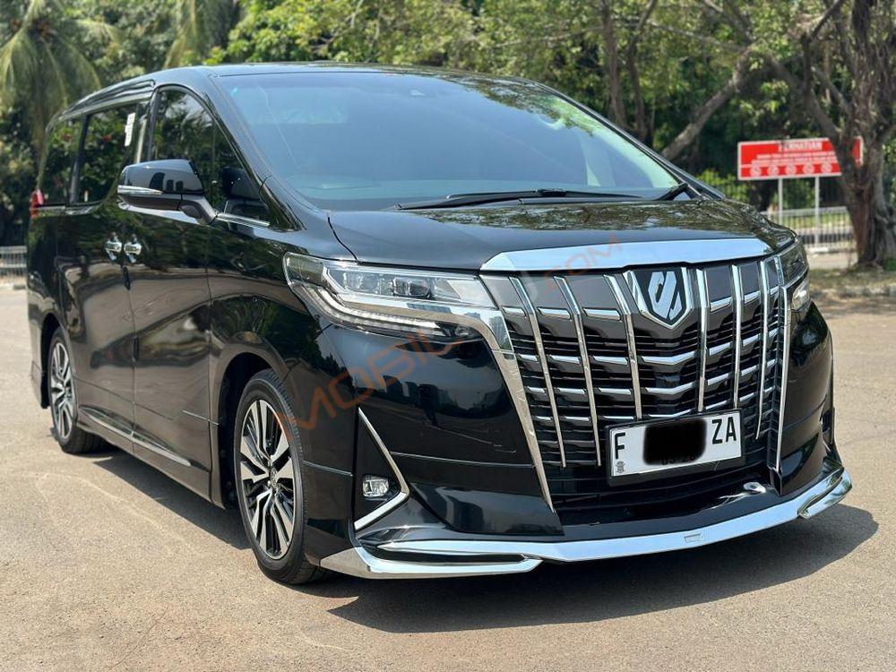 Mobil Toyota Alphard 2023
