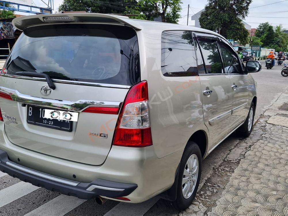 Mobil Toyota Kijang Innova 2013