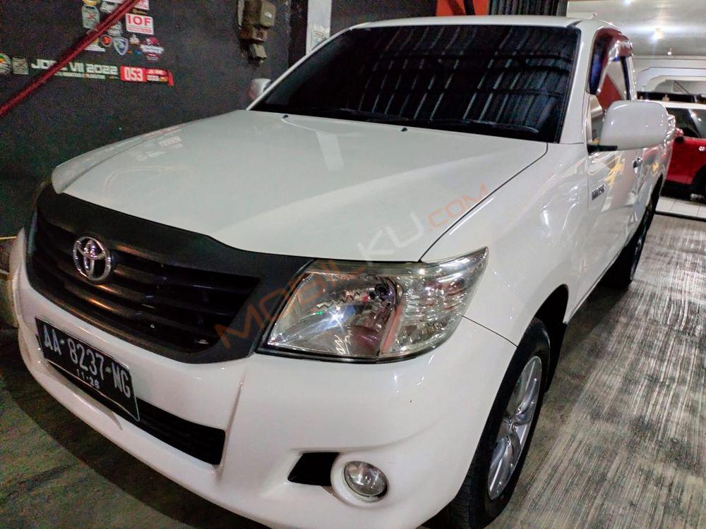 Mobil Toyota Hilux 2014