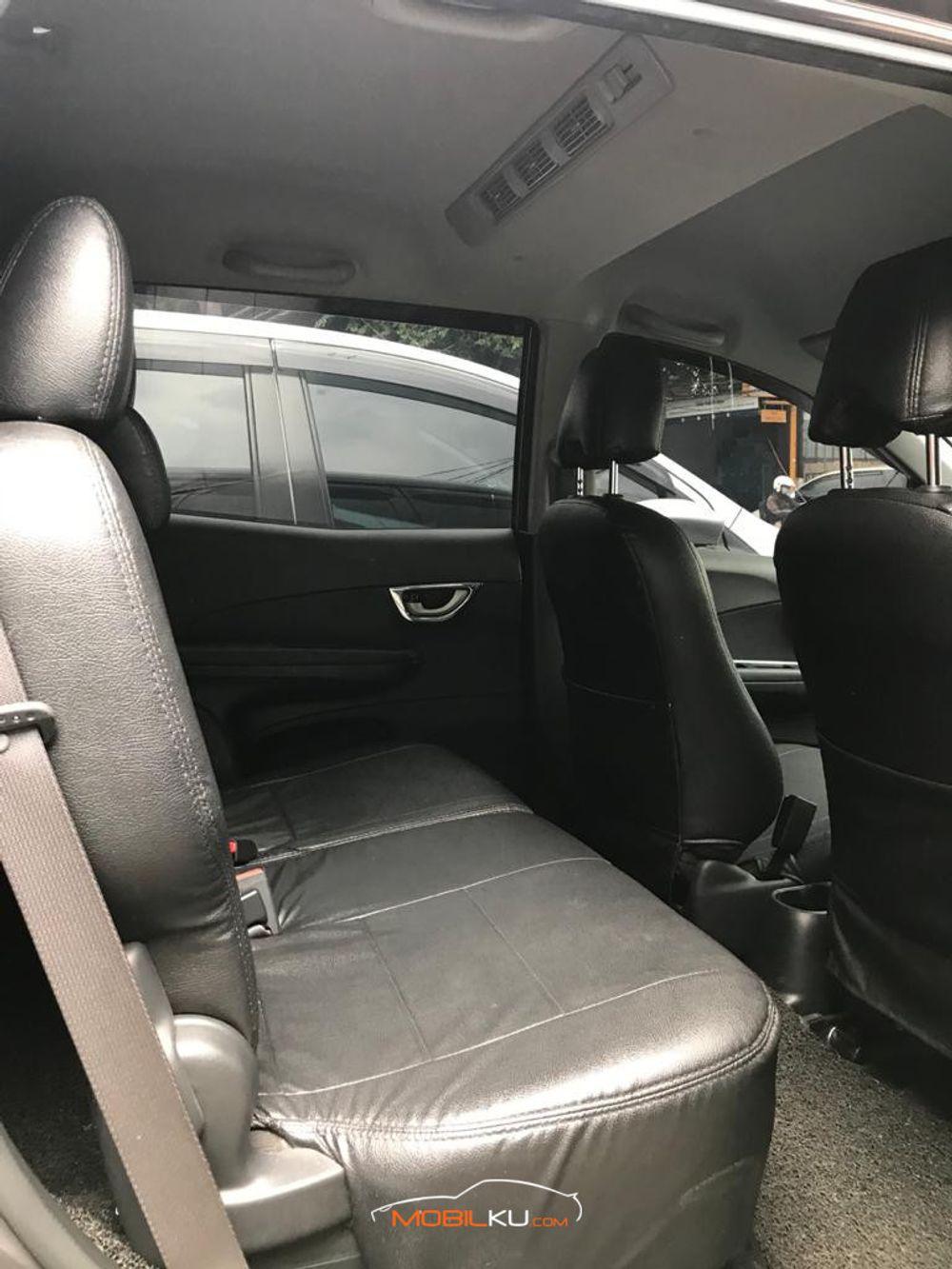 Mobil Nissan Grand Livina 2014