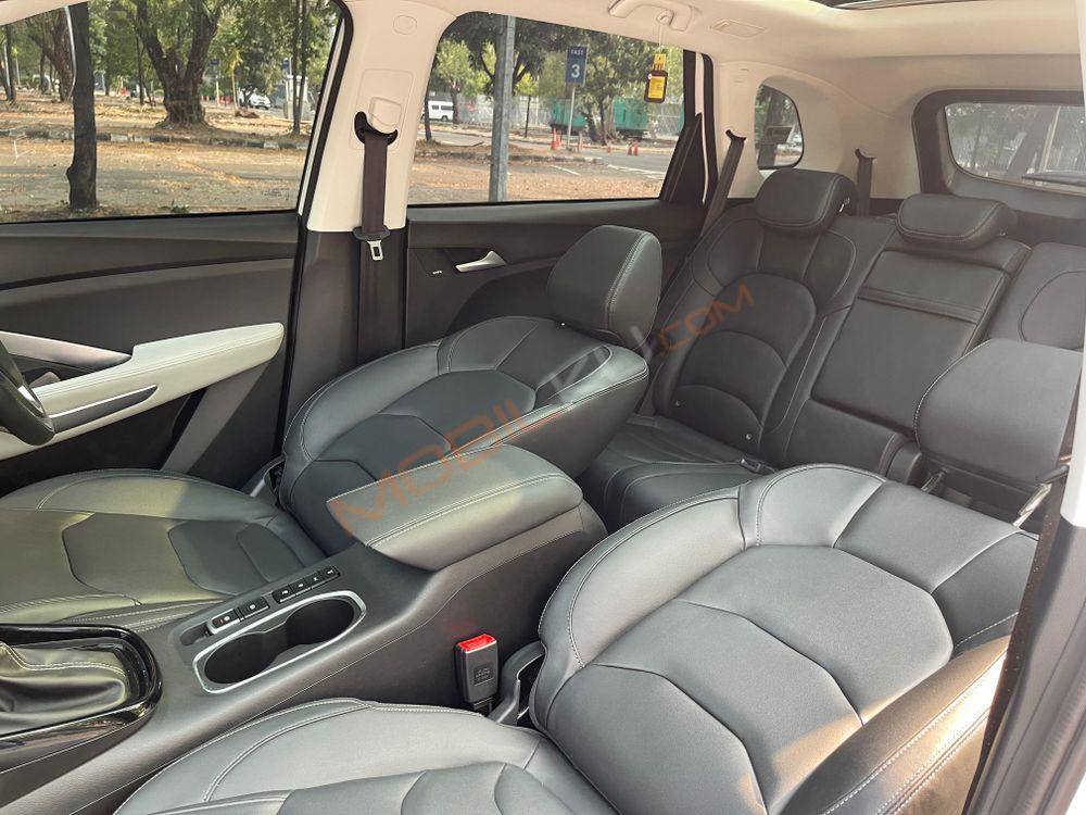 Mobil Wuling Almaz 2022