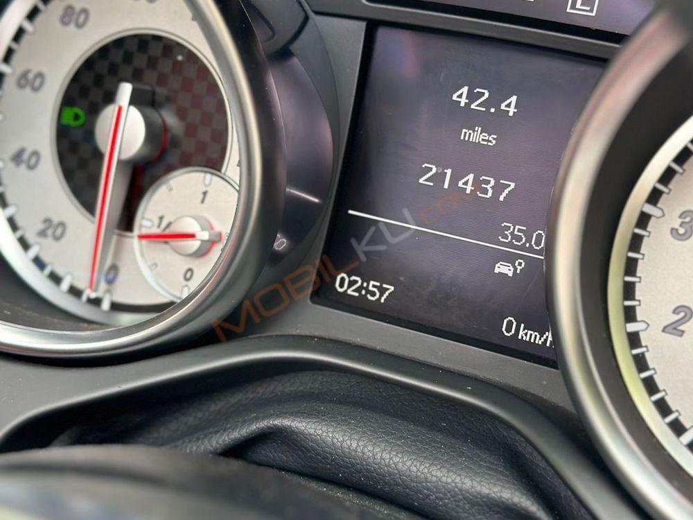 Mobil Mercedes-Benz SLK 2012