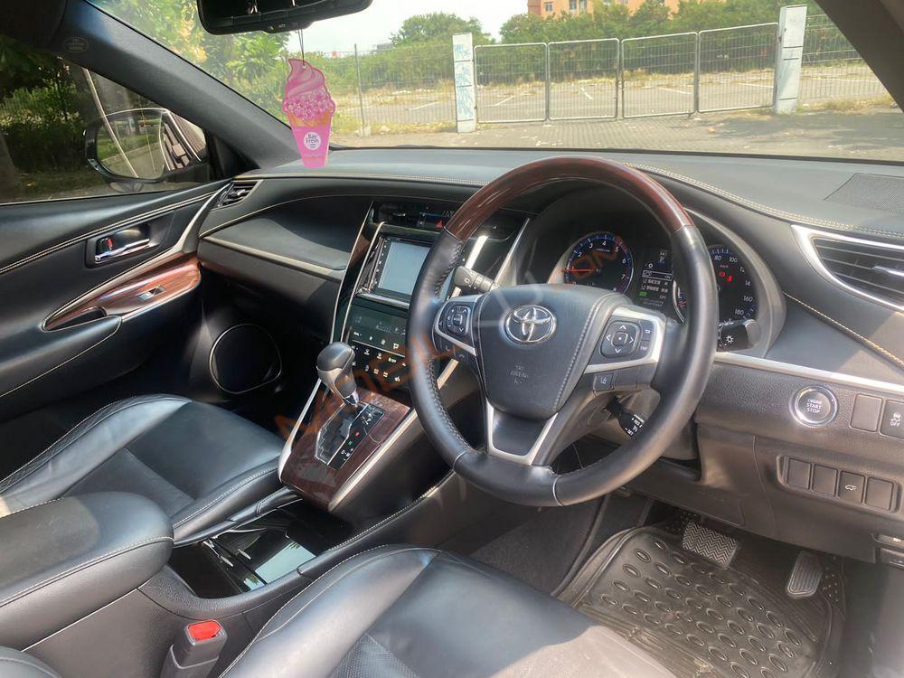 Mobil Toyota Harrier 2015