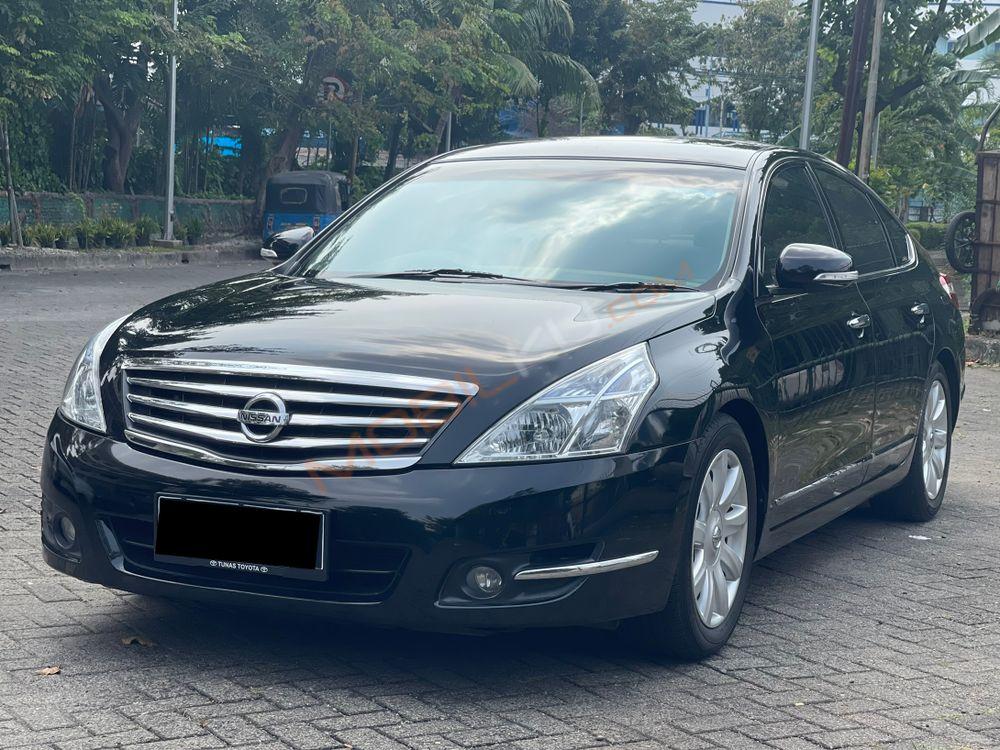 Mobil Nissan Teana 2010