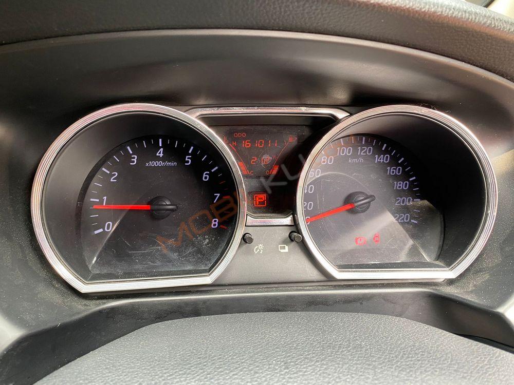 Mobil Nissan Grand Livina 2015