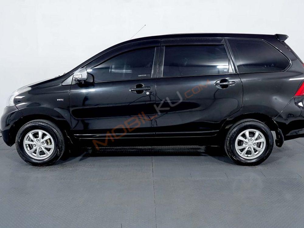 Mobil Toyota Avanza 2012