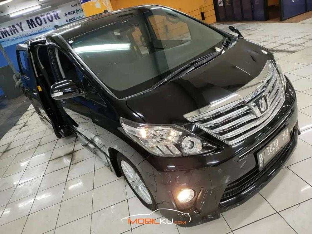 Mobil Toyota Alphard 2012