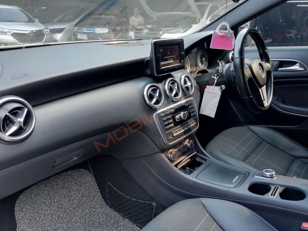 Mobil Mercedes-Benz A-Class 2013