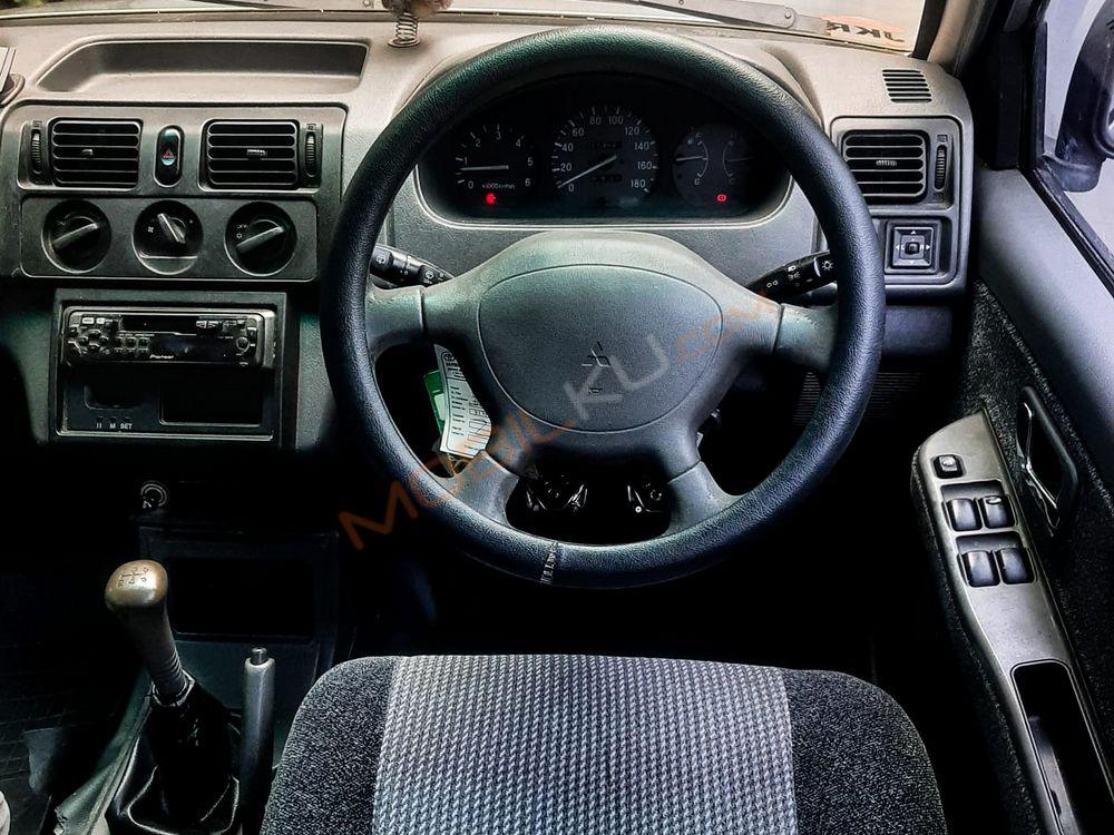 Mobil Mitsubishi Kuda 2003