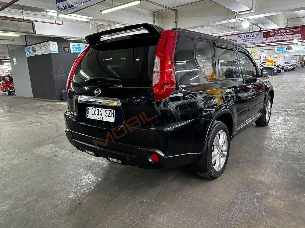 Mobil Nissan X-Trail 2012