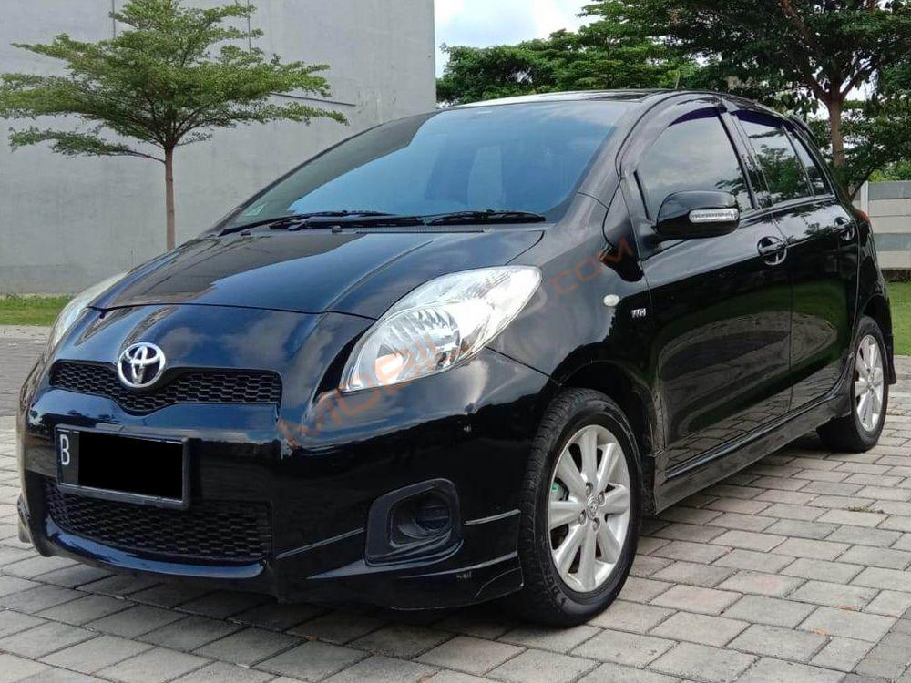Mobil Toyota Yaris 2012