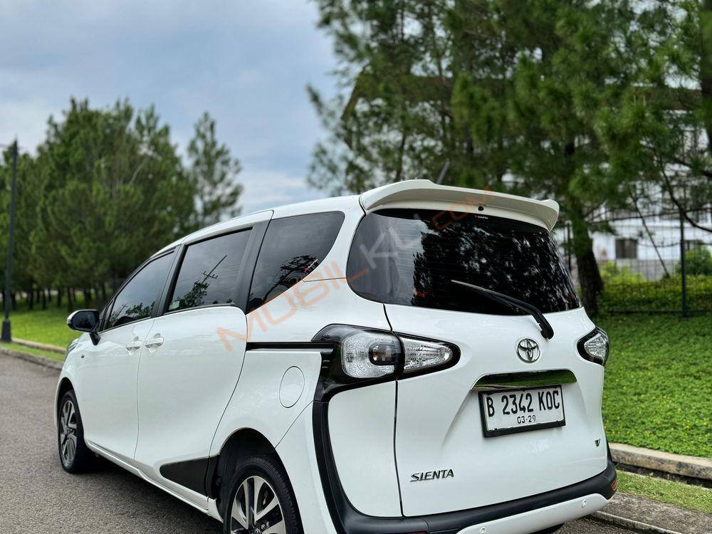 Mobil Toyota Sienta 2020