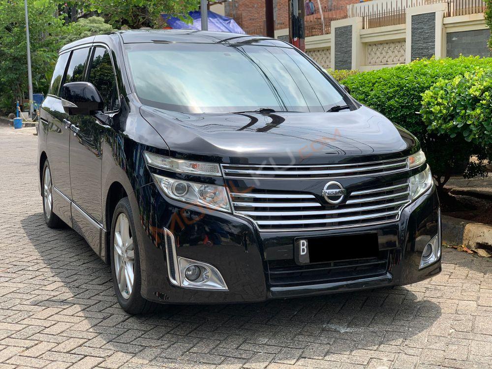 Mobil Nissan Elgrand 2011
