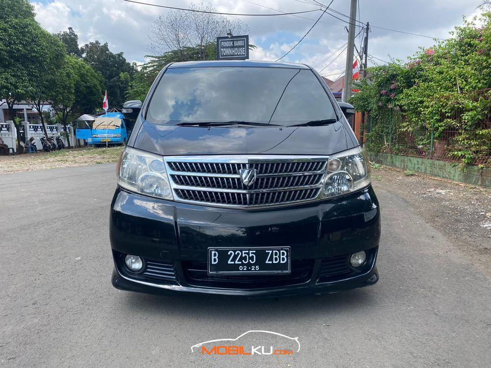 Mobil Toyota Alphard 2004