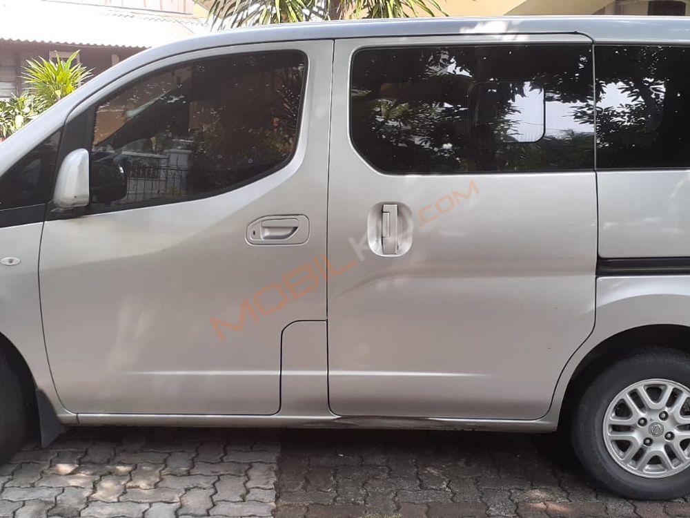 Mobil Nissan Evalia 2012