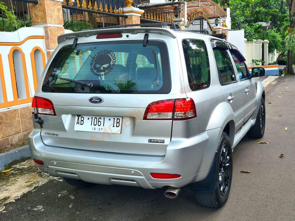 Mobil Ford Escape 2011